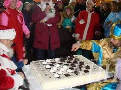Святой Николай и Дед Мороз сыграли в сладкие шашки в Виннице