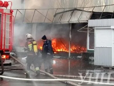 У Києві загорівся ринок біля станції метро "Лісова"