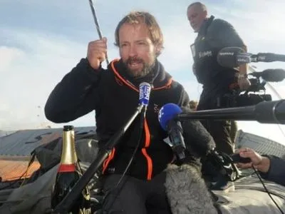 Французький мандрівник здійснив навколосвітнє плавання за 49 днів