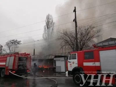 Полиция открыла производство по факту пожара на рынке возле станции метро "Лесная"