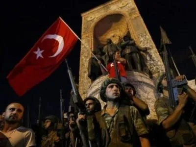 Суд в отношении подозреваемых в причастности к попытке переворота начался в Турции