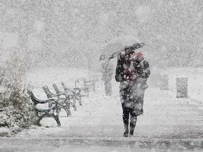 Завтра у Києві очікується невеликий мокрий сніг, на дорогах ожеледиця