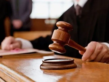 Суд визнав недійсним рішення виконкому щодо земельної ділянки екс-міністра МВС - Л.Сарган