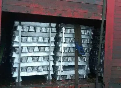 Незаконную перевозку алюминиевых слитков разоблачили в Донецкой области