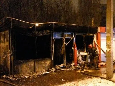 Ночью в Харькове загорелся торговый павильон