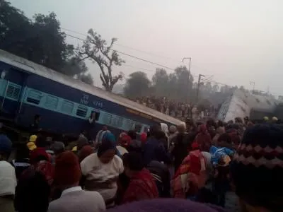 По меньшей мере 43 человека пострадали в аварии поезда в Индии