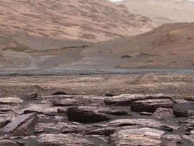 Необычные фиолетовые камни обнаружили на Марсе