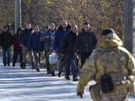 Украинская сторона передала пророссийским боевикам 15 человек - Ю.Тандит