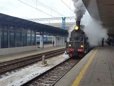 Ретро-поезд Святого Николая отправился из Киева