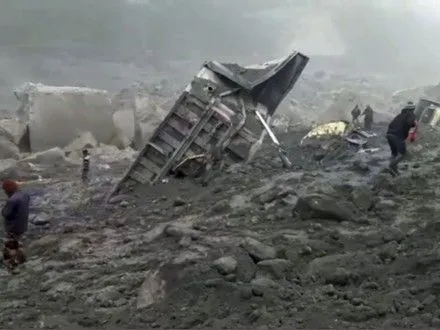 В результате обрушения шахты в Индии погибли 10 человек