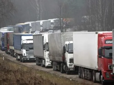На кордоні з Польщею у чергах застрягли майже 700 автомобілів