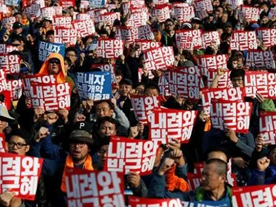 В Сеуле снова вышли на митинг с требованием отставки президента