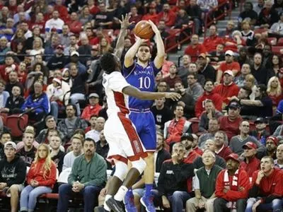 Баскетболист С.Михайлюк персональным рекордом завершил год в игре за "Канзас"