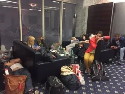 Третьи сутки около 100 украинских туристов находятся в аэропорту Шарджа