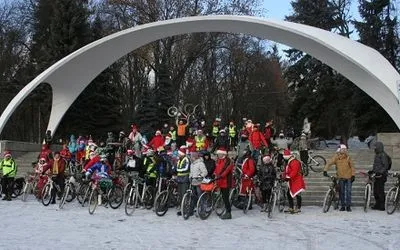 До участі у велопараді Дідів Морозів у Вінниці долучиться більше ста вінничан