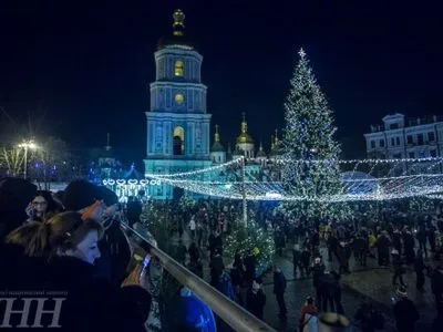 Более ста тысяч киевлян и гостей города встретили Новый 2017 год на Софийской площади - КГГА