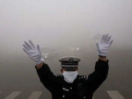 В китайском аэропорту отменены более 200 рейсов из-за смога