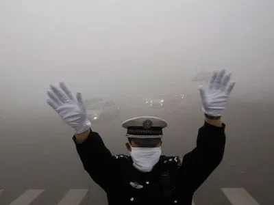В китайском аэропорту отменены более 200 рейсов из-за смога