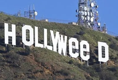Вандалы испортили знаменитую надпись "Hollywood"