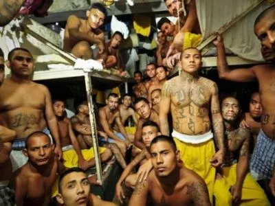 Понад 60 осіб стали жертвами тюремного бунту в Бразилії