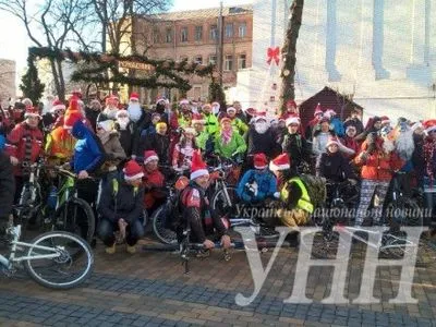 Более двух сотен винничан приняли участие в новогоднем велопараде