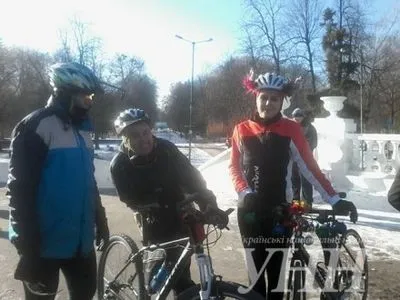 На новогодний велопробег в Хмельницком собрались 30 велобайкеров