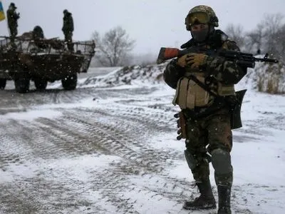 За минулу добу 3 українських військовослужбовців поранено