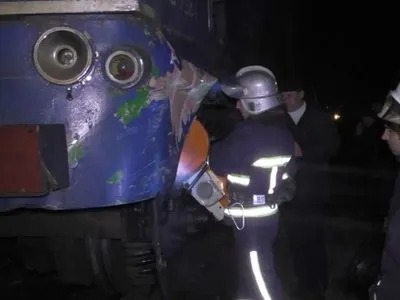 Два человека пострадали в результате столкновения поезда "Черновцы-Киев" и автомобиля