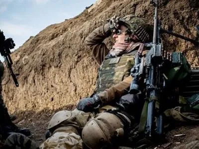 Из-за неосторожного обращения с оружием погибли два военных - штаб АТО
