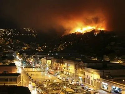 В Чили объявили "красный" уровень опасности из-за большого природного пожара