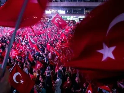 Режим чрезвычайного положения в Турции продлили еще на три месяца