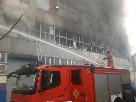 Во время ликвидации пожара во Львове пострадали двое спасателей