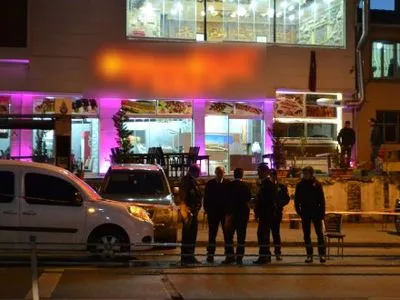 Из-за стрельбы в ресторане Стамбула пострадали двое