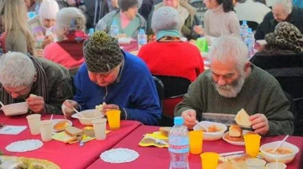 Бездомных в Виннице будут угощать рождественскими обедами