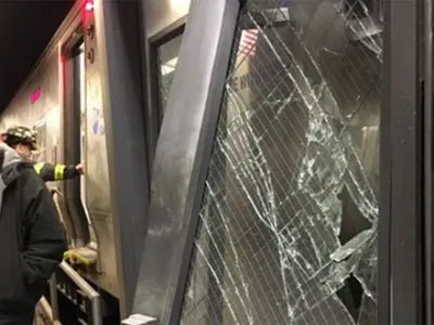 Поезд сошел с рельсов в Бруклине, пострадали по меньшей мере 103 человека