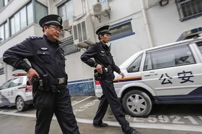 Чиновник у Китаї вистрілив у мера і покінчив з життям