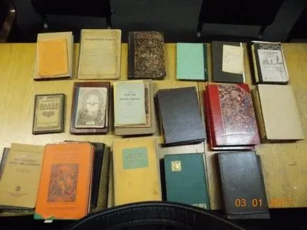 Львовянин пытался незаконно вывезти 64 старинные книги в Польшу