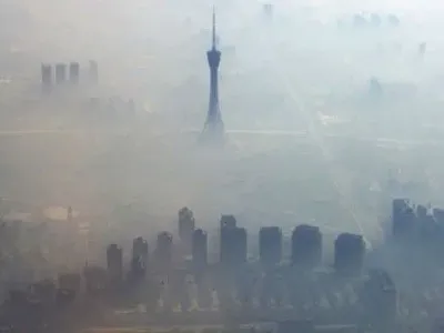 Из-за смога в Пекине перекрыли скоростные автомагистрали