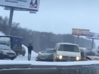 ДТП за участю більше двох десятків авто сталася в Москві