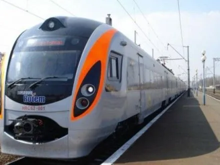 Дополнительный скоростной поезд Киев-Львов будет курсировать 8 и 9 января