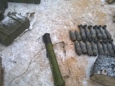 СБУ виявила схрон боєприпасів у районі АТО