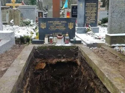 Семья Михайлишина, которого похоронили на месте А.Олеся, не знала о могиле поэта - внук