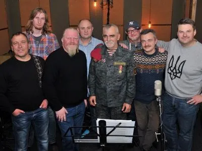 Украинские артисты посвятили военным "Молитву на Рождество"