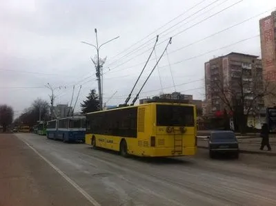 Из-за поломки троллейбусной линии в Черкассах троллейбусы застряли в центре города