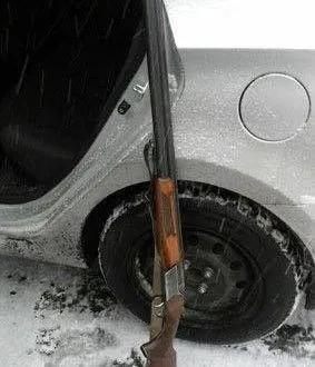 Нетрезвого водителя с оружием в салоне авто задержали правоохранители Донецкой области