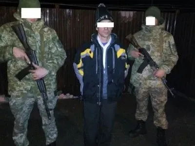 На админгранице с аннексированным Крымом пограничники задержали мужчину, который находился в розыске