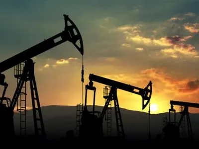 Нефть Brent торгуется ниже 57 долл. за баррель