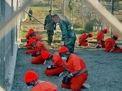 Четырех заключенных доставлено из Гуантанамо в Саудовскую Аравию