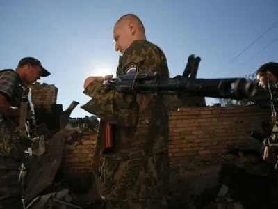 Бойовики протягом дня 32 рази обстріляли українські позиції - штаб АТО