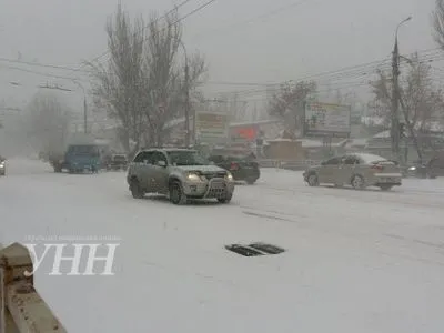 За сутки спасатели Херсонской области освободили из снежных заносов 100 транспортных средств